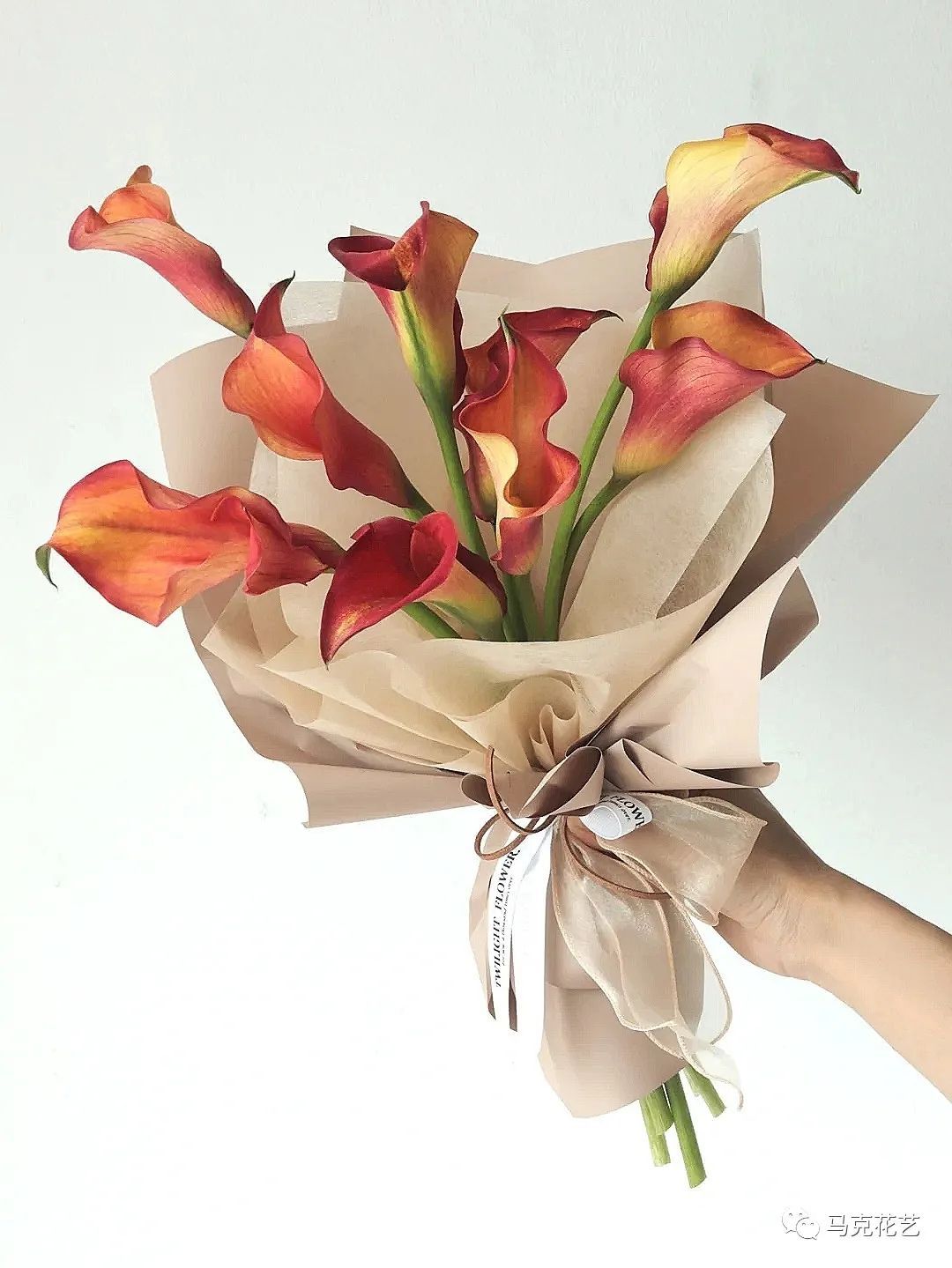 结婚纪念日送什么花？可选择百合花、并蒂莲和红掌-第59张图片
