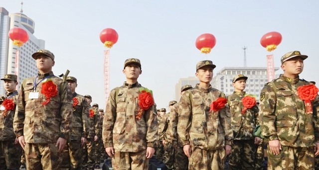 不靠颜值靠实力的三胞胎兄弟，原来学舞蹈，现在成了军营男子汉