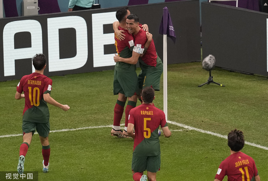 世界杯葡萄牙vs乌拉圭优酷（世界杯｜B费诡异传中破门+点射 葡萄牙2-0乌拉圭）