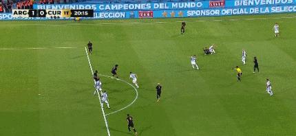 足坛疯狂一夜：梅西戴帽阿根廷7-0，德国2-3西班牙0-2，国足3连败
