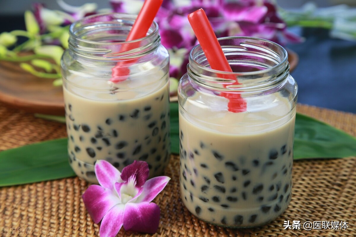 高血脂会引起脑部病变？少吃3种食物，别让脑血管也堵住了