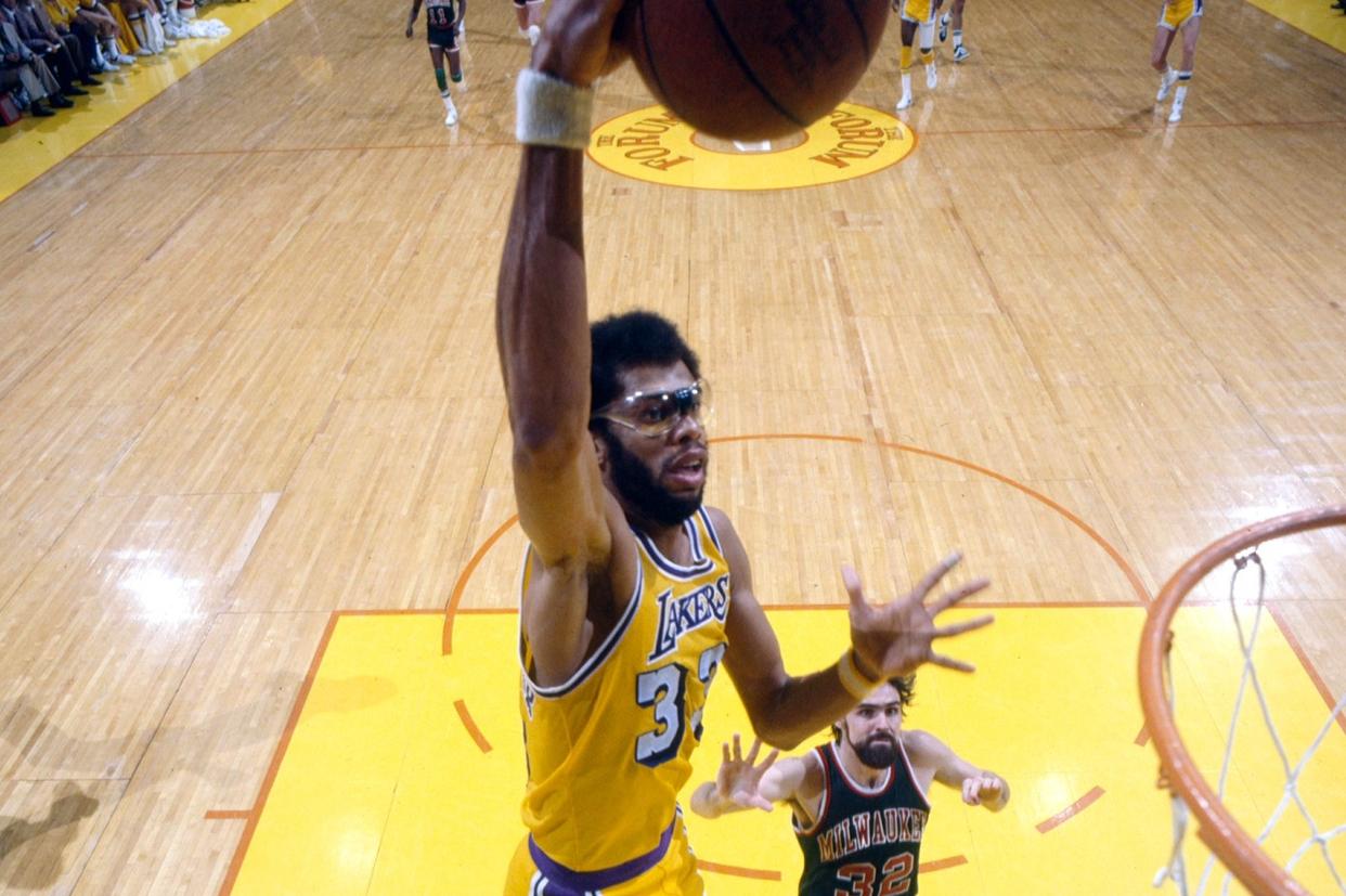 nba中锋榜单（谁是NBA历史第一中锋？美媒公布前20名单：魔兽第15，奥尼尔仅第4）