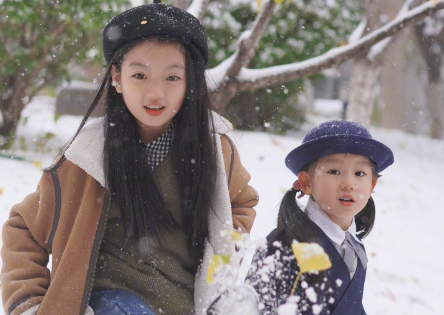 童星阿拉蕾长大了，8岁模样显成熟，颜值跟小时候有差距