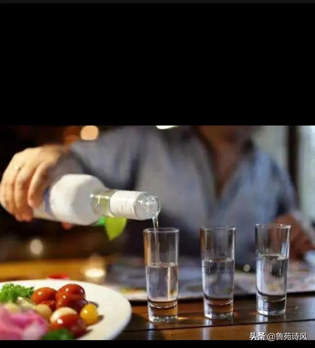 一壶老酒,装着谷香,不老的是乡愁,喝的是精神,不变的是人情