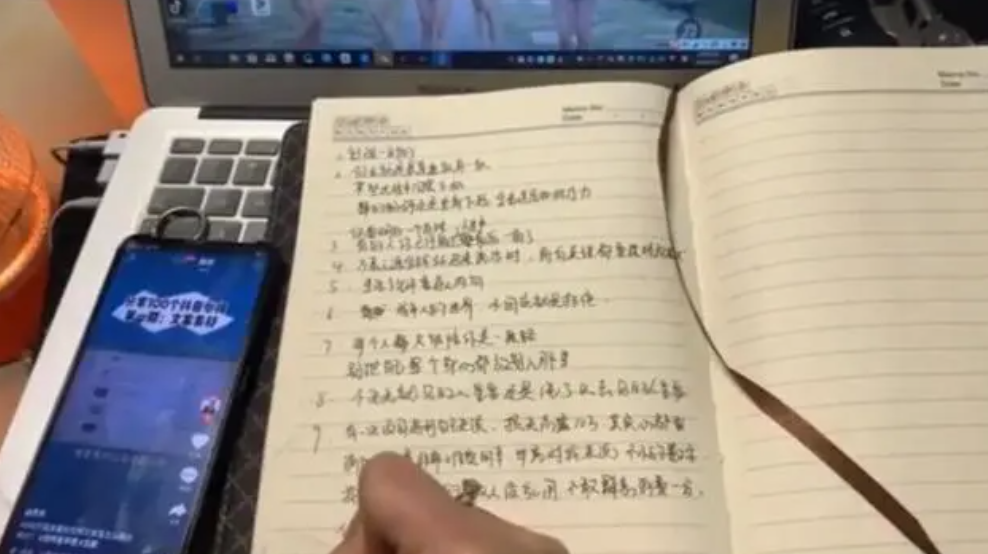 美希：四川23岁女孩大学期间狂赚百万，是团队包装，还是真实故事