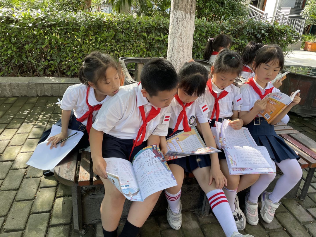 与书同行，不负春光——记天府新区华阳实验小学读书月活动