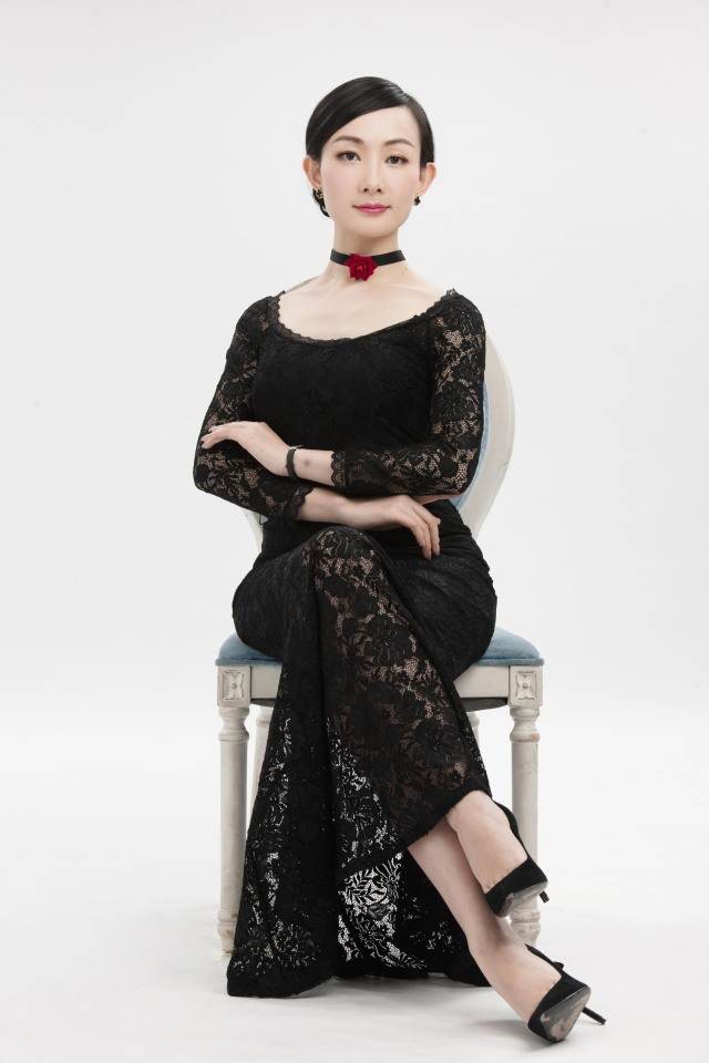 36岁女人，全网2000万粉丝，月入百万，住豪宅，还生了两个娃