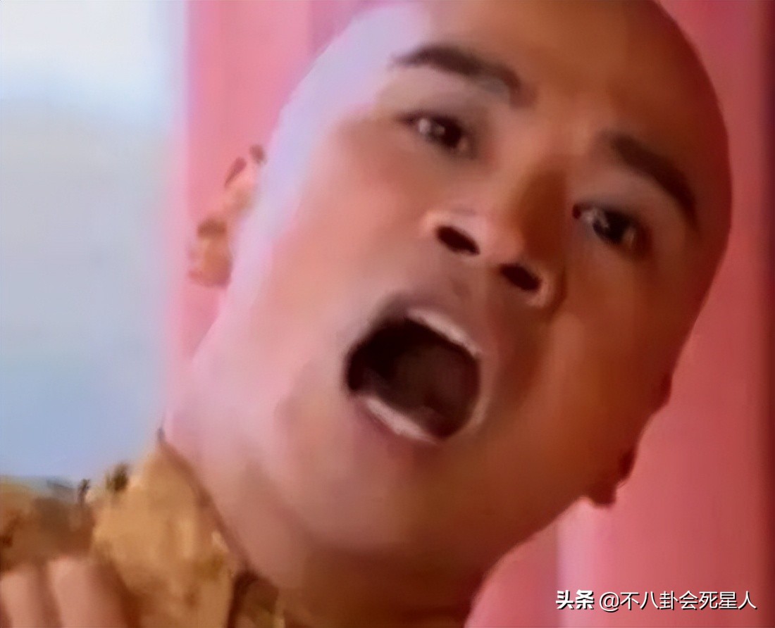 厚嘴唇、大鼻孔、长方脸，这7位男星看似很帅，实则奇怪