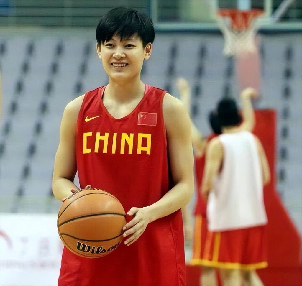 中国女篮队长是谁图片