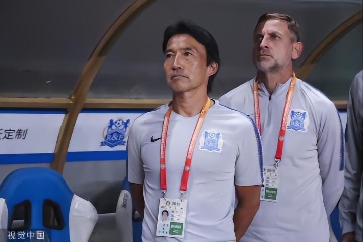 不止孙准浩、巴索戈：世界杯上，那些中国足球熟悉的面孔