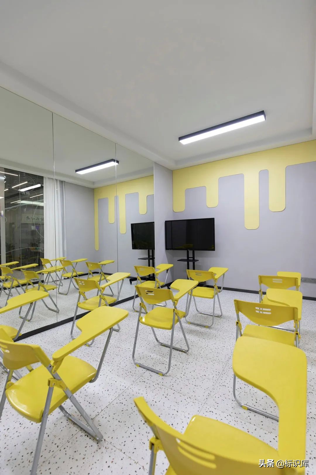 教育导视｜殷丹语言艺术培训学校导视设计