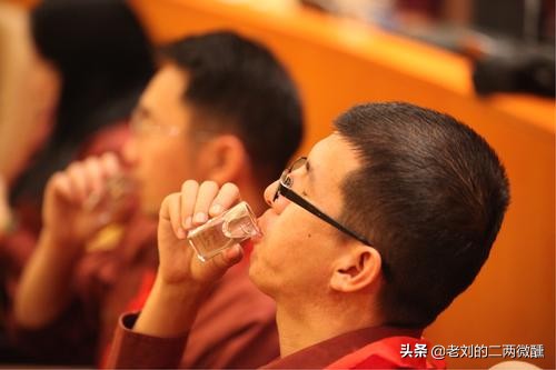 四款300元经典浓香酒，行家经常买，不识货的人把它当“盗版酒”