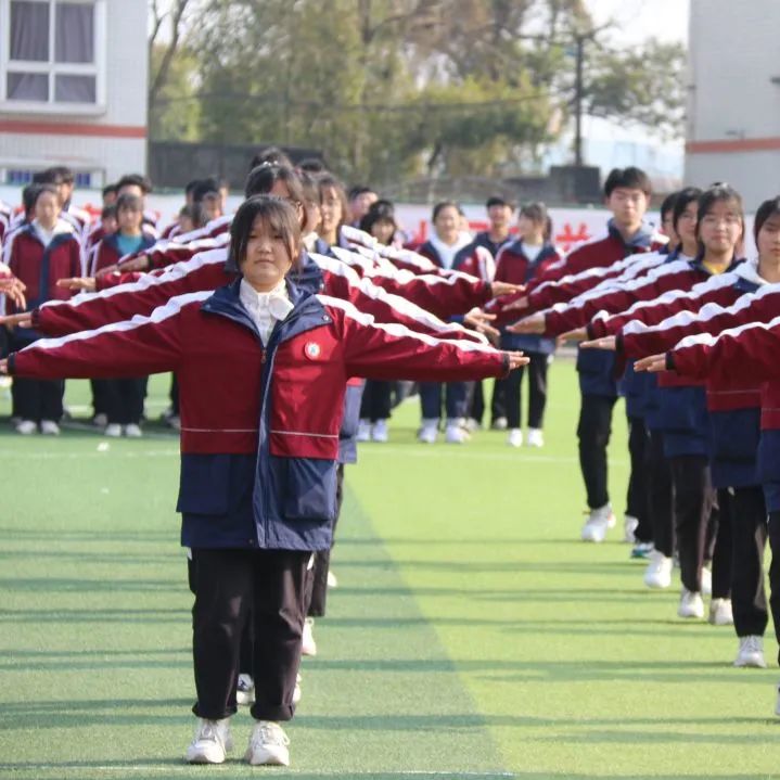 南充市李渡中学举行高一年级广播体操比赛(图19)