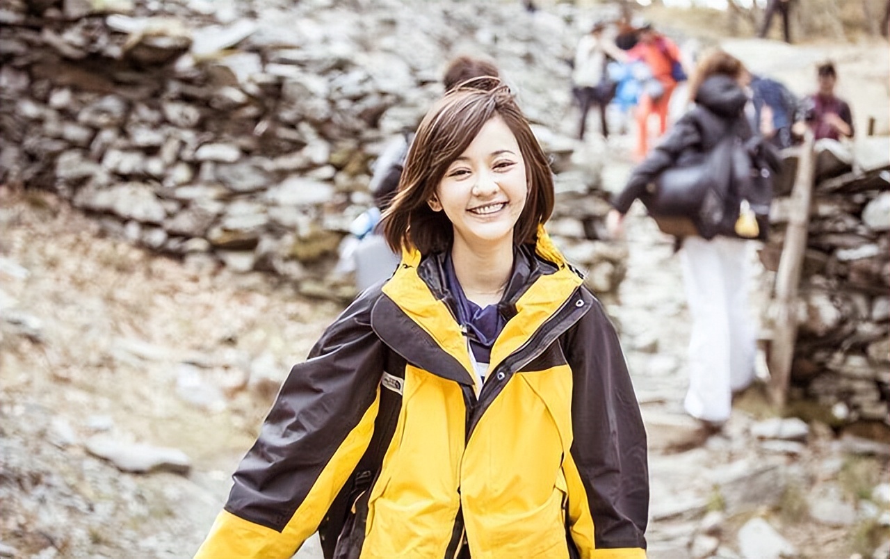 那个叫闺蜜丈夫爸爸的陈意涵,扎双马尾卖萌,却说少女人设恶心