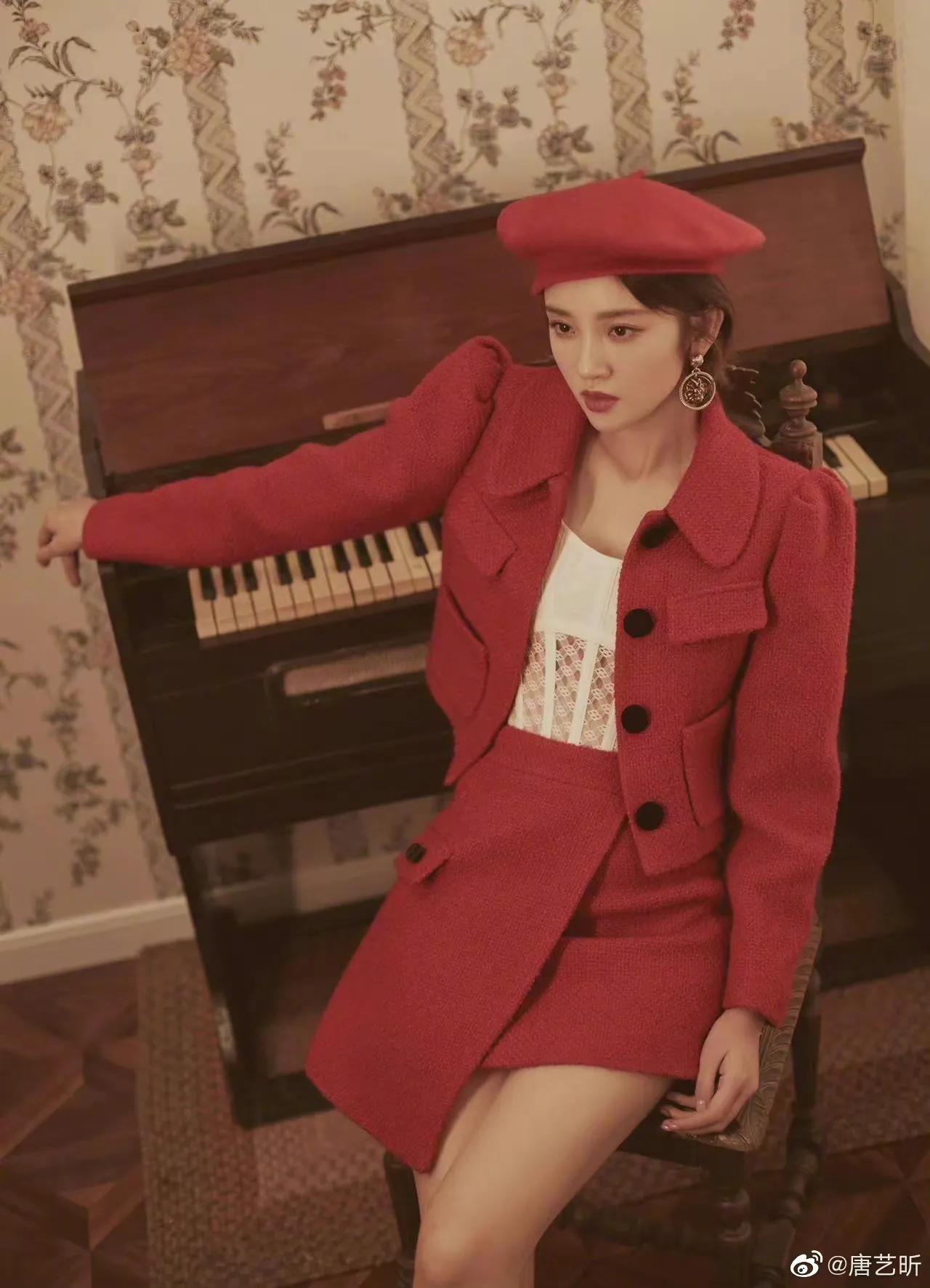 孙怡、赵丽颖红色礼服状态迥异，有没有爱情的滋润肉眼可见