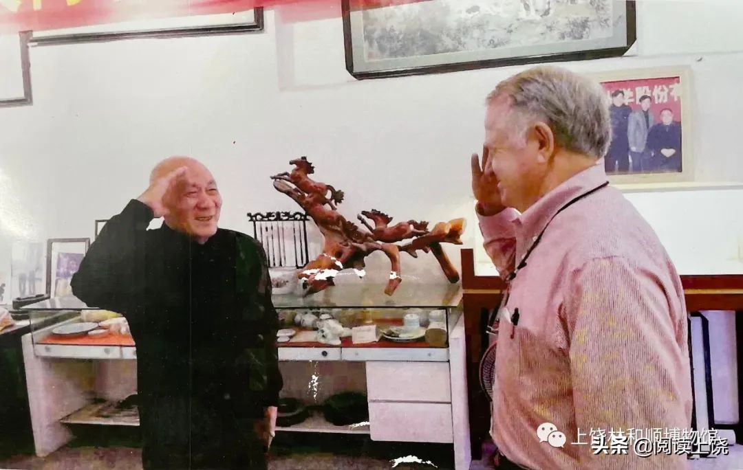 “轰炸东京”飞行员后人三天参观上饶一博物馆 赠《时代》周刊照片