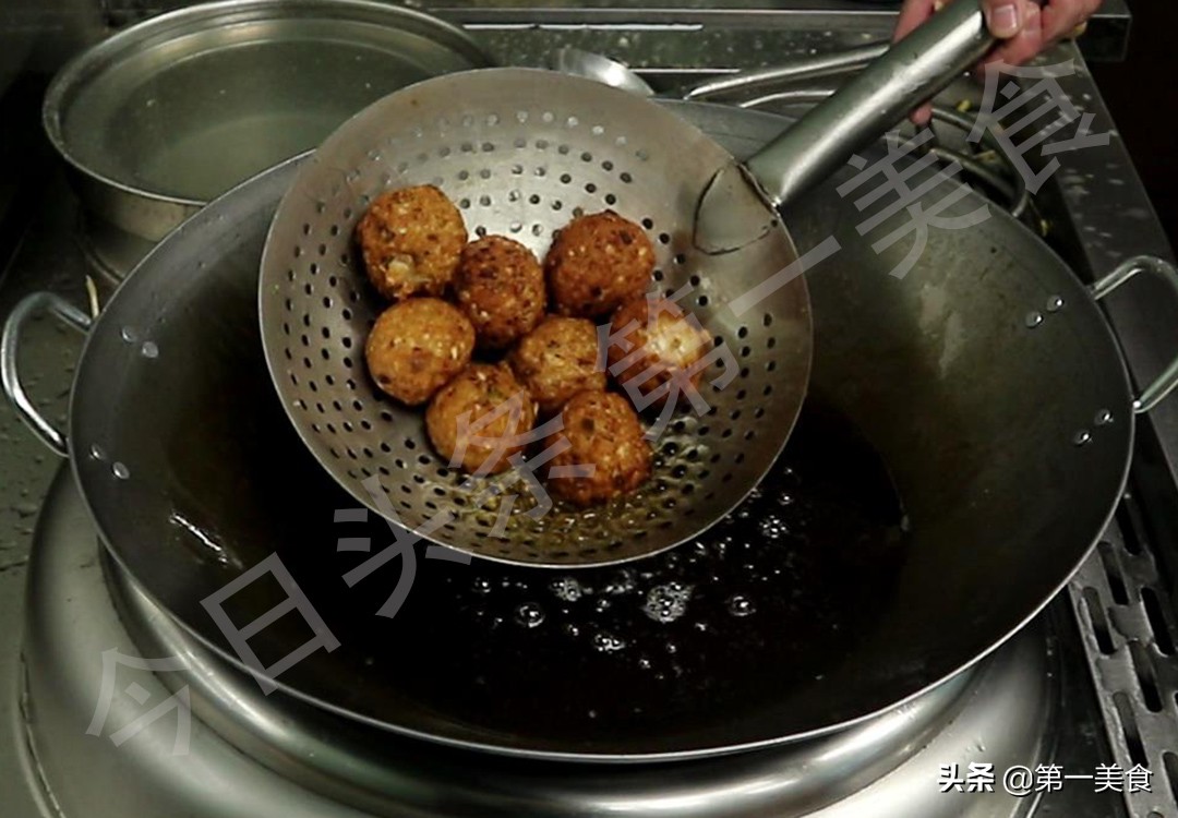 家庭豬肉丸子的做法,家庭豬肉丸子的做法,簡單又好吃