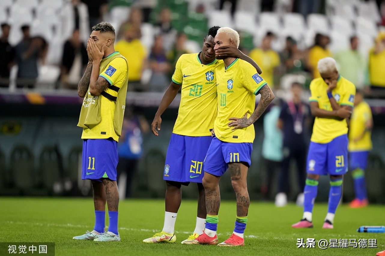 巴西造3大耻辱纪录！球迷怒喷：傲慢却无能，染黄毛的队不配晋级