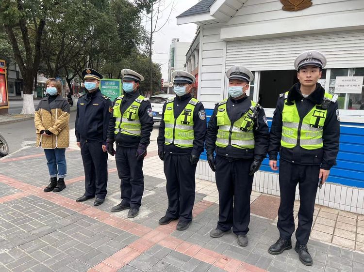 创文进行时｜汉中交警一大队：联合执法吹开“文明花”