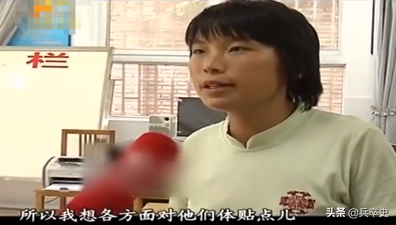 2010年，河南18岁少女“工地”搬水泥赚学费，家里穷的盐都买不起