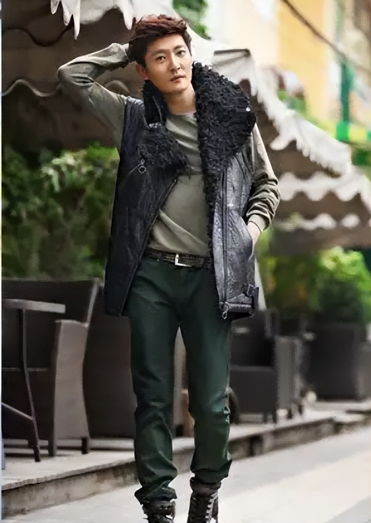 明明有1米8的大高个，但看起来很“矮”的12位男星，个个让人意外