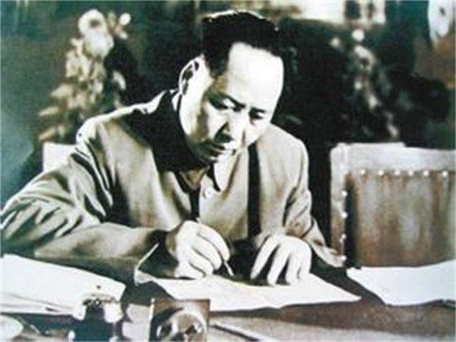 他帮中国抗战，娶中国女学生，回国时，毛主席：给三千美金作路费