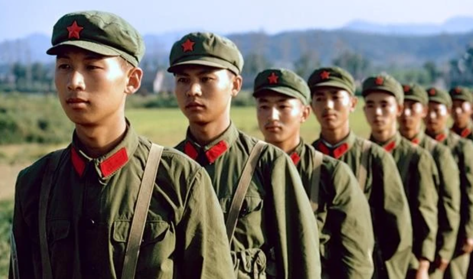 1988年邓公决定恢复军衔制，却下令：取消元帅和大将军衔！为啥？