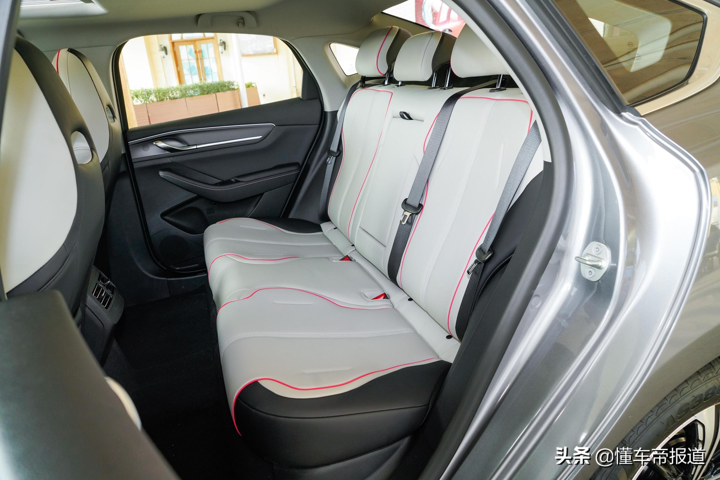 新车|“军舰”系列登场，比亚迪驱逐舰05正式上市，售11.98万元起