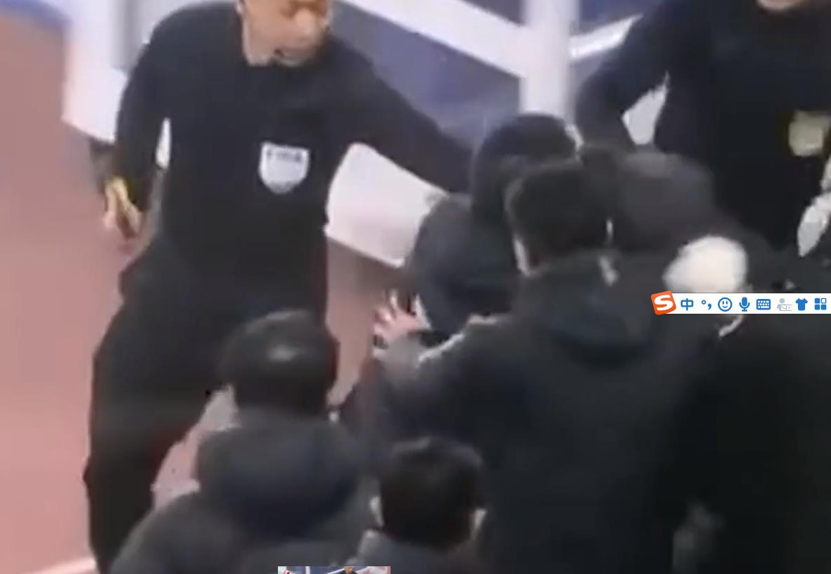 中超裁判有什么特征（裁判管理部門總結(jié)：一些年輕裁判會被擅長表演的球員欺騙）