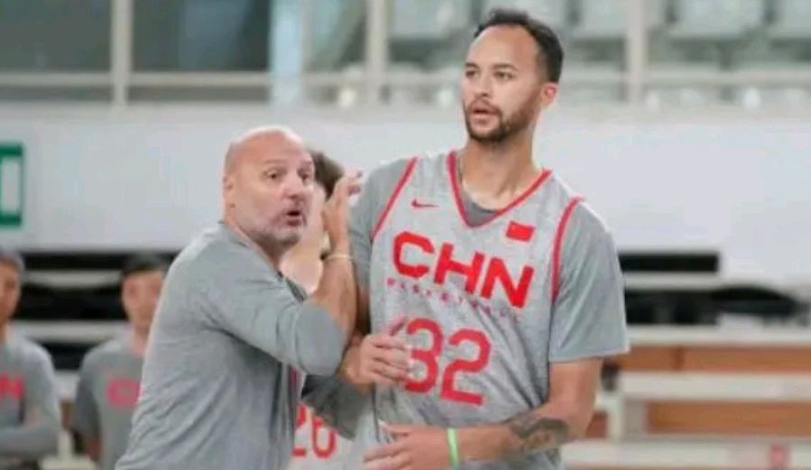 中国男篮对菲律宾直播（央视直播！中国男篮世界杯首战强敌 后卫防线打死结 周琦再次迷茫）