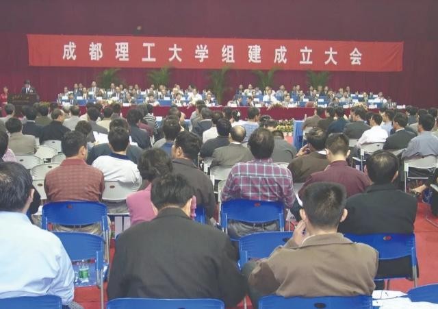 把恐龙“搬”上校徽，坐拥“世界之最”！四川这所大学“火”遍全网！