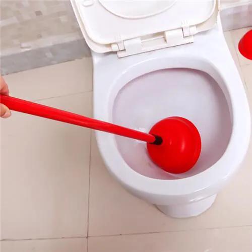 马桶堵了皮搋子不管用，马桶堵了怎么才能快速疏通呢？