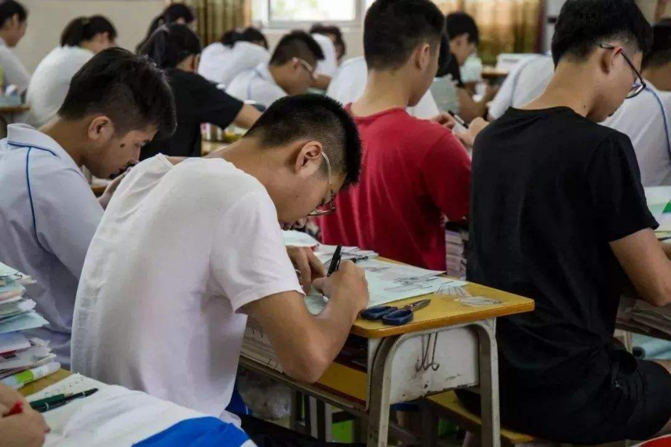 没人报的4个专业，“冷门”但就业后薪资很高，学生可以适当参考