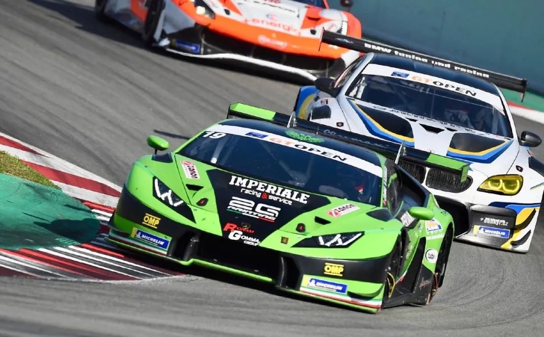 现实版“秋名山之战”：赛车青训、疯狂烧钱与极限竞技