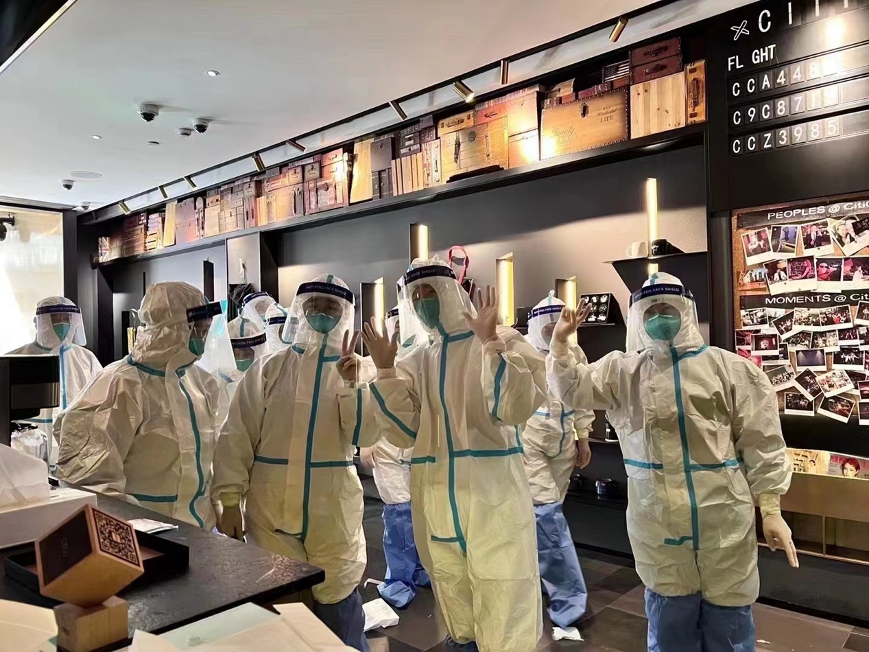 “感谢叔叔阿姨每天给我们送餐，我都长肉肉了~”