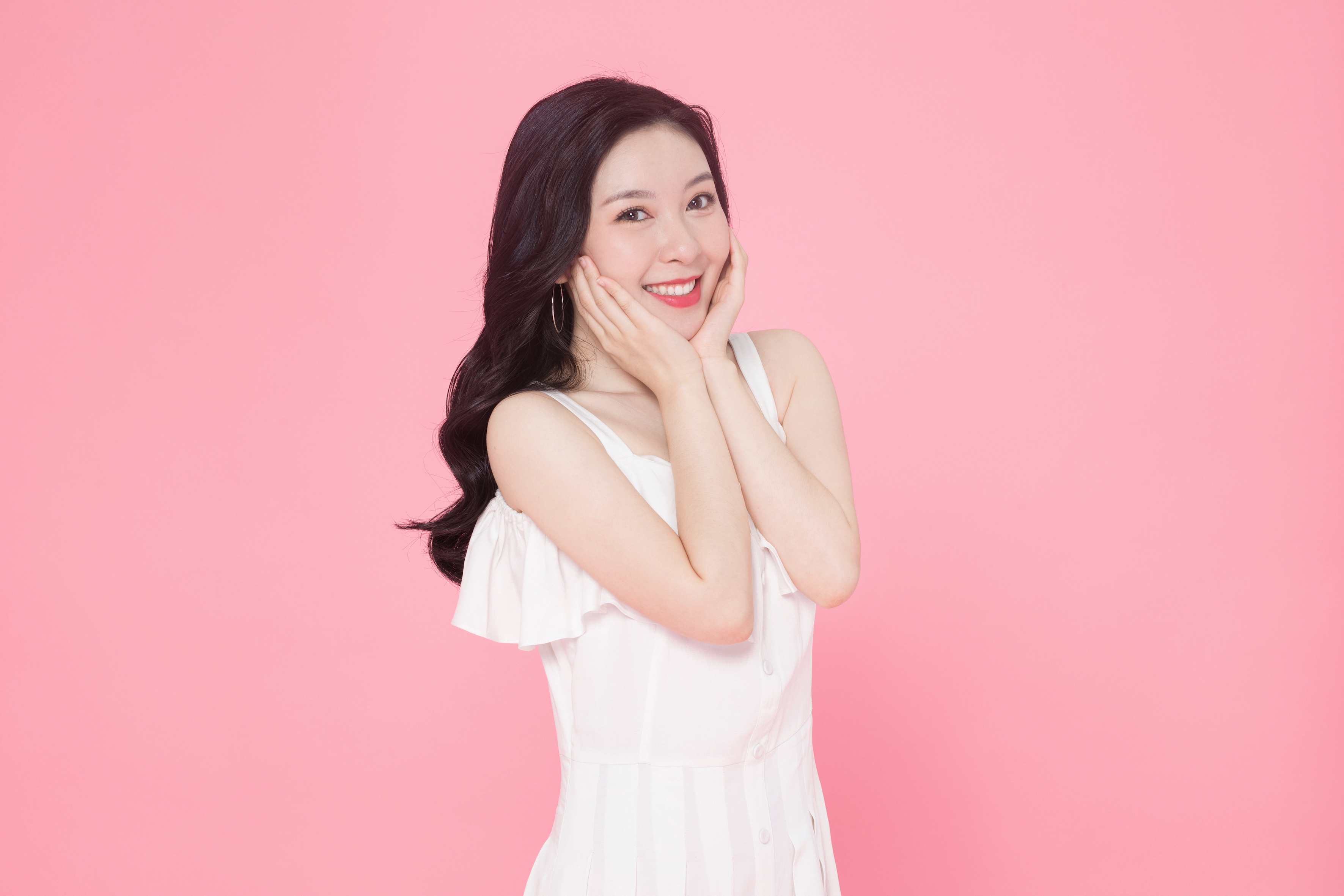相亲女孩第一次见面送什么礼物好（跟相亲的女孩第一次见面送礼物好不好）