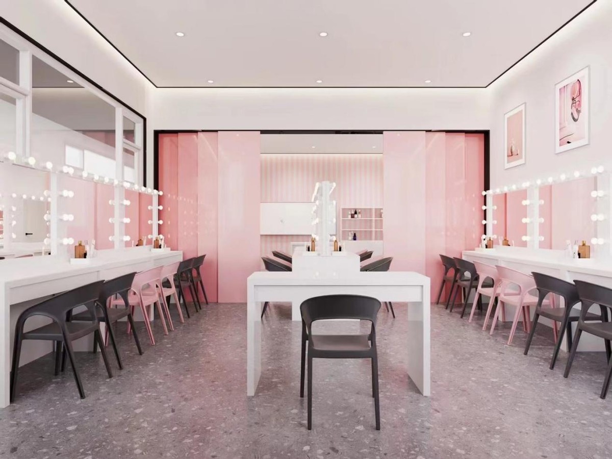 蜜丝卡伦美妆美甲学校启幕大秀，致敬色彩，戏出云南