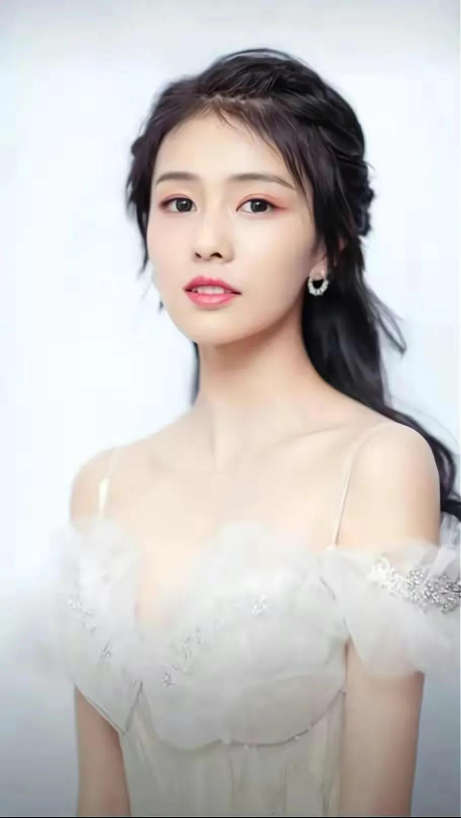 张天爱、杨幂杂志大片，清纯唯美，炫彩多姿