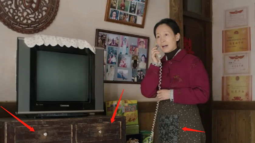 赵丽颖的细纹，老太太发黄的背心，扑面而来的寒酸才是真正的穷人