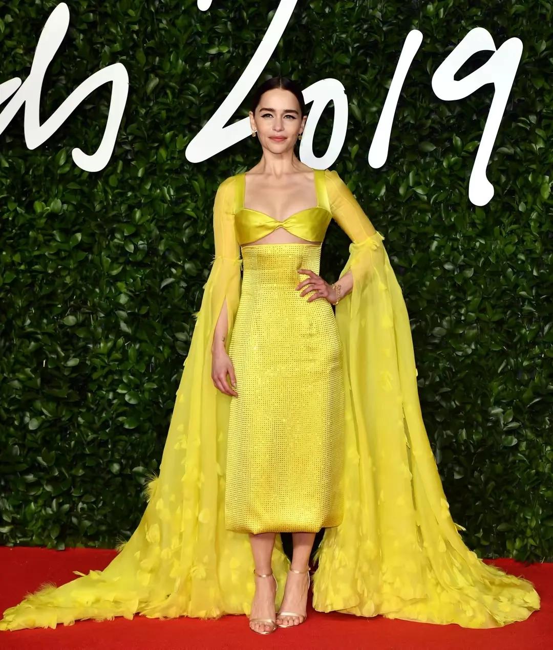 她曾因裸戏而崩溃大哭，也是让无数人喜爱的艾米莉亚•克拉克