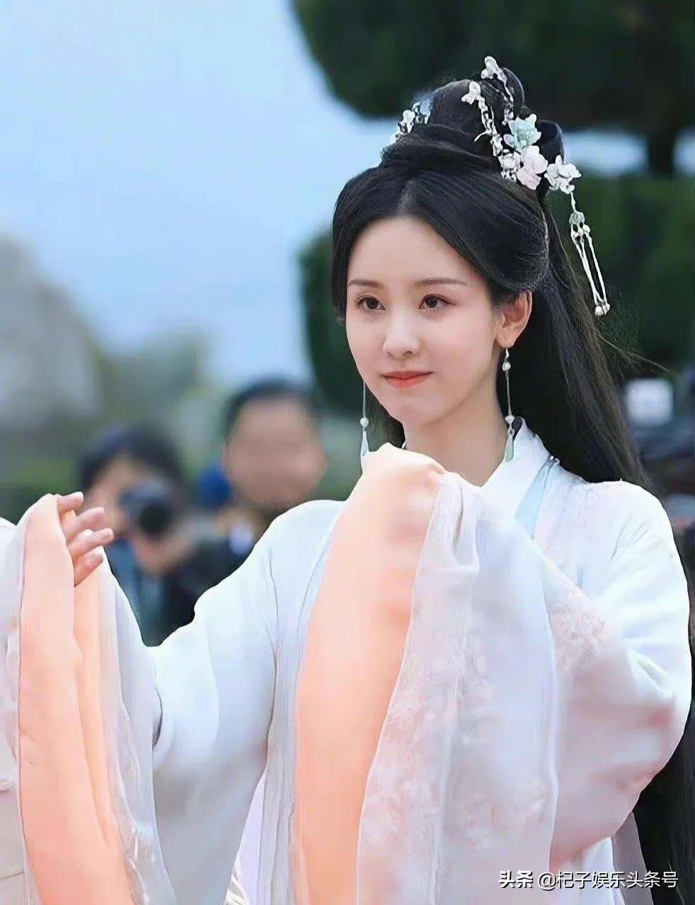 电影版《花千骨》路透照来了，看完陈都灵的造型，确定这是花千骨