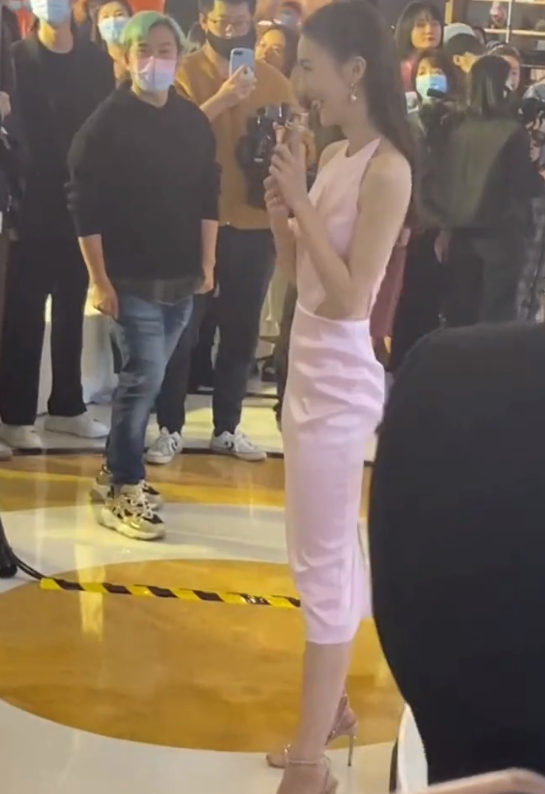 瘦到病态，动脸成瘾，切胃、剪肠齐上阵，内娱的畸形审美真可怕