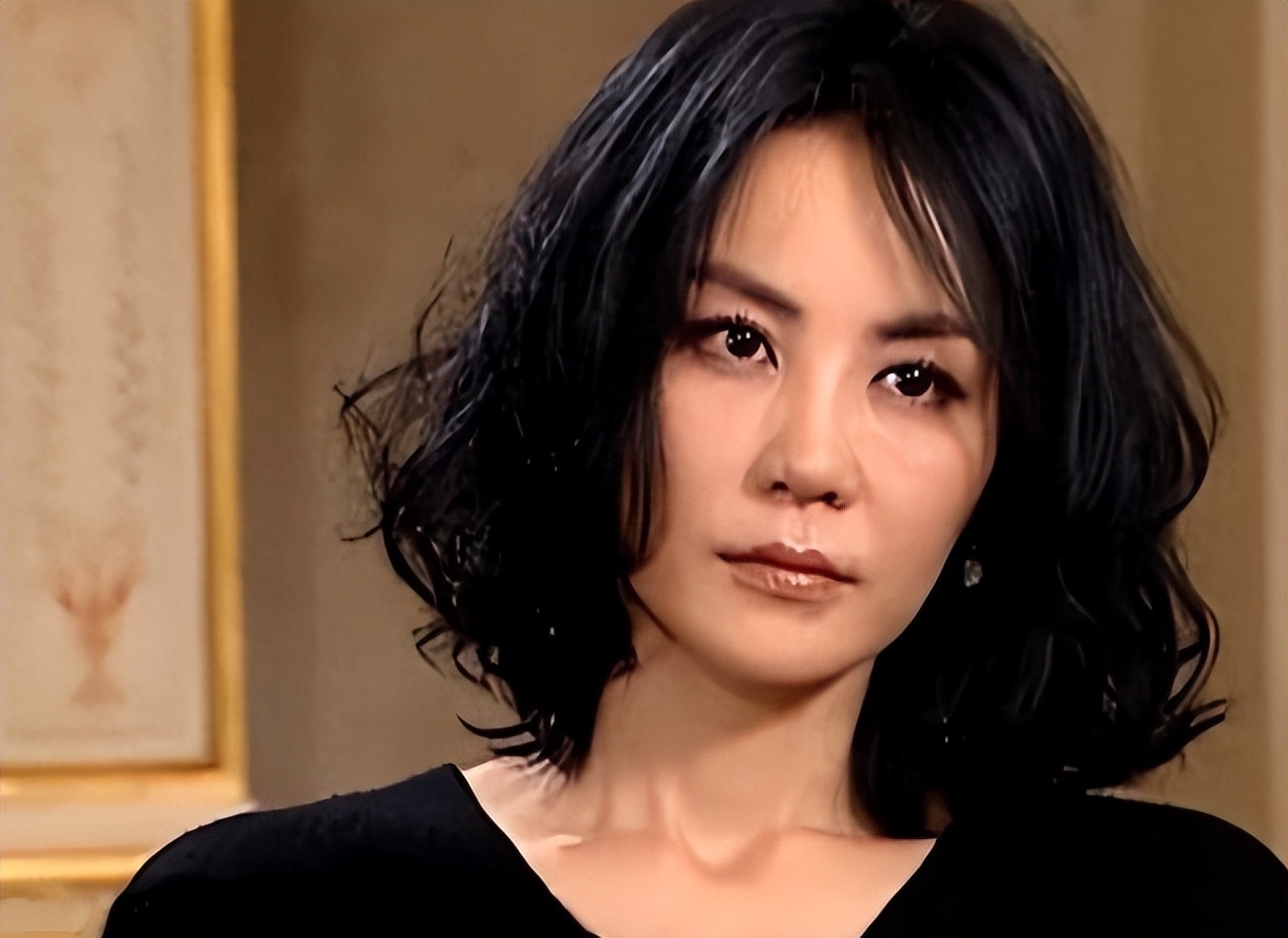 窦唯在接受记者的采访时表示,他与王菲结婚,只不过是一场阴谋罢了