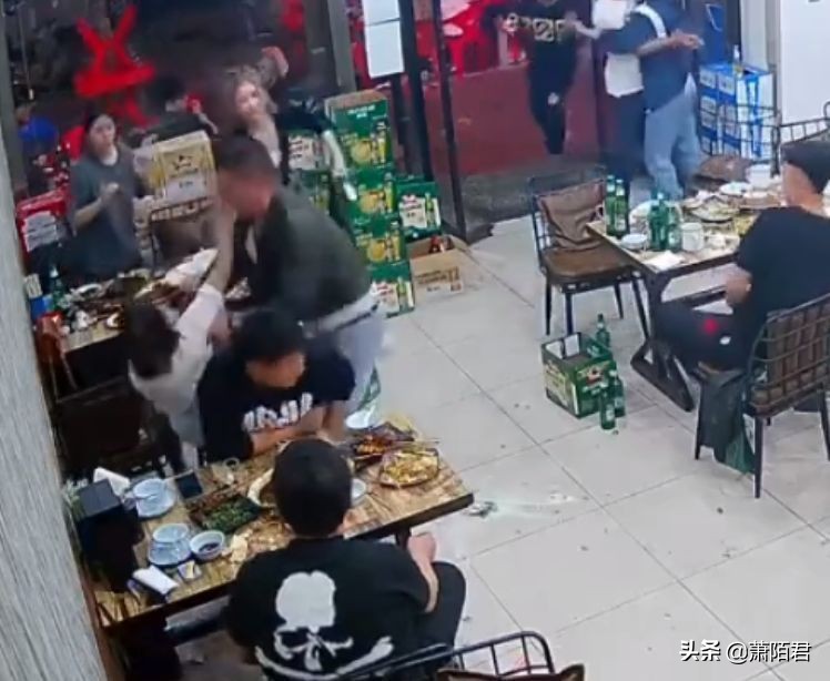 唐山事件男主账号曝光，样貌富态住星级酒店，一天涨粉十万引热议