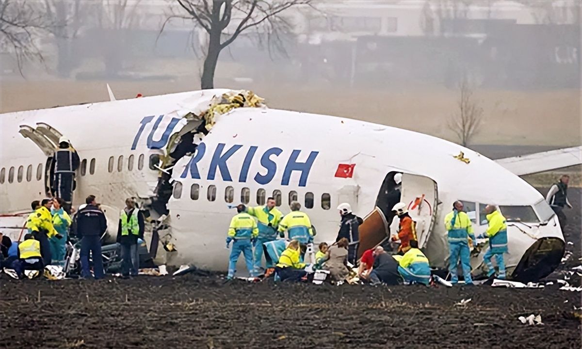 为何发生空难时，航空公司宁愿赔偿几十亿，也不让乘客跳伞逃生？