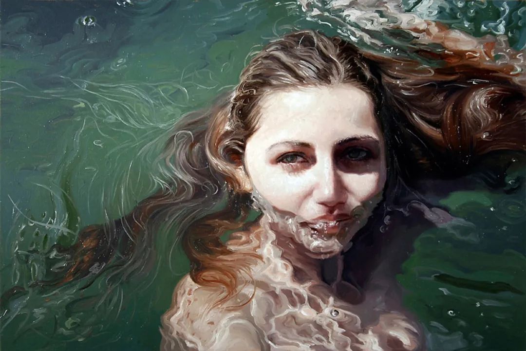 国外女人体体(美女画家笔下超写实水中人体，朦胧中带着窒息的性感，太撩人！)