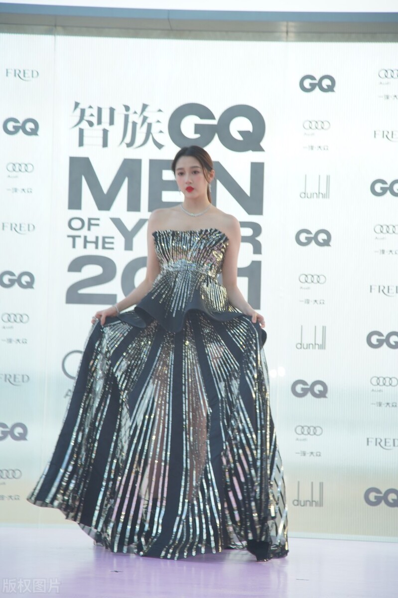 众艺人都在考编，关晓彤成功上岸，宇宙的尽头是编制？