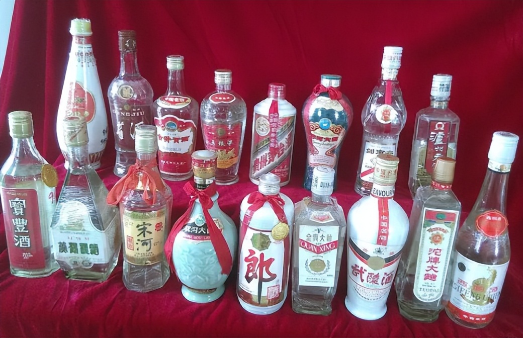 工艺酿造坤沙大曲酱香酒,被当地百姓誉为"杨茅",历来是以老酒名甲一方