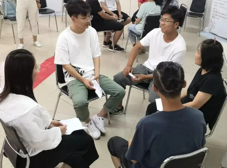 男大学生长相帅气，穿着“汉服”拍毕业照，他的一席话叫人称赞