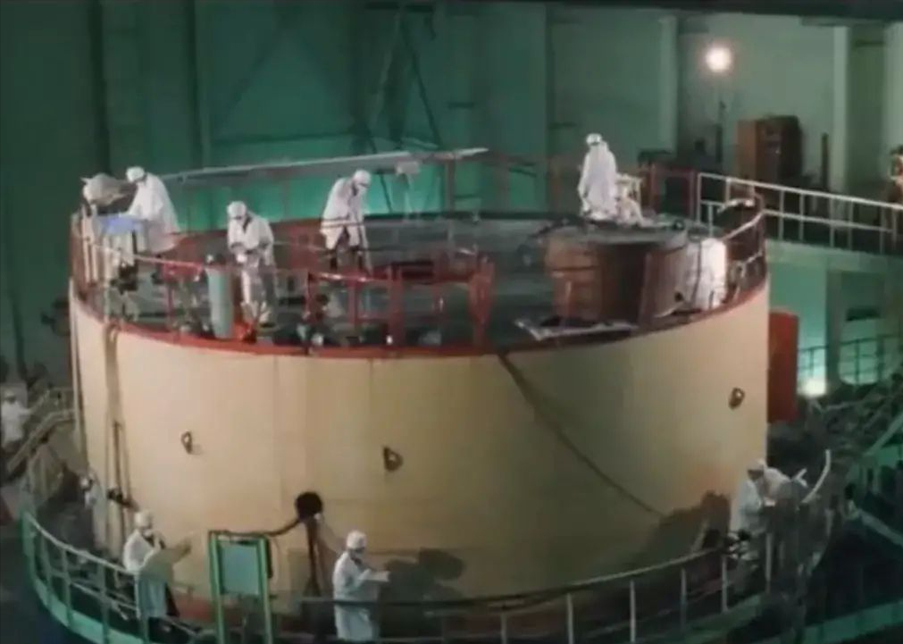 1937年，一乞丐怀抱